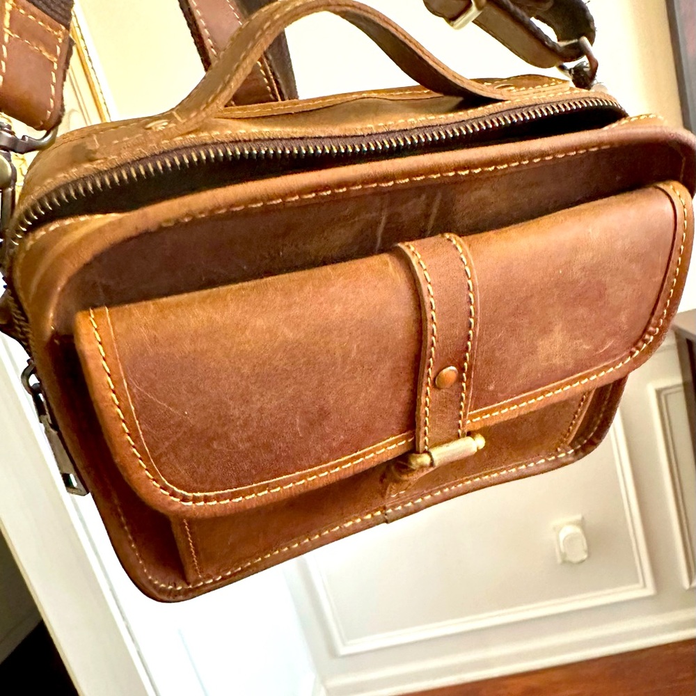Like new Bettino Leather Camera Bag